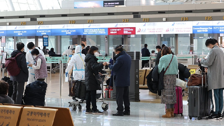 Trung Quoc ngung cap thi thuc ngan han cho nguoi Han Quoc hinh anh