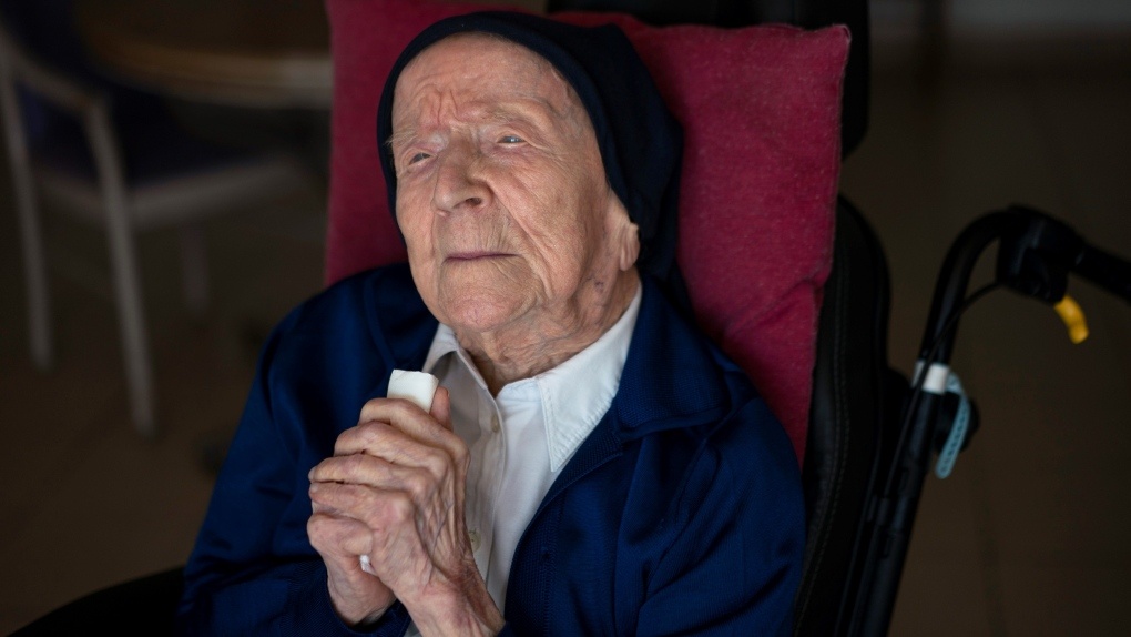 Nguoi phu nu tho nhat the gioi qua doi hinh anh