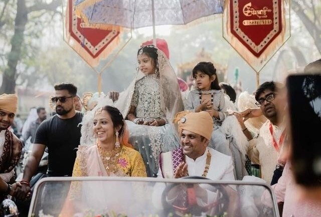 Be gai 8 tuoi tu bo thua ke de che kim cuong de di tu hinh anh