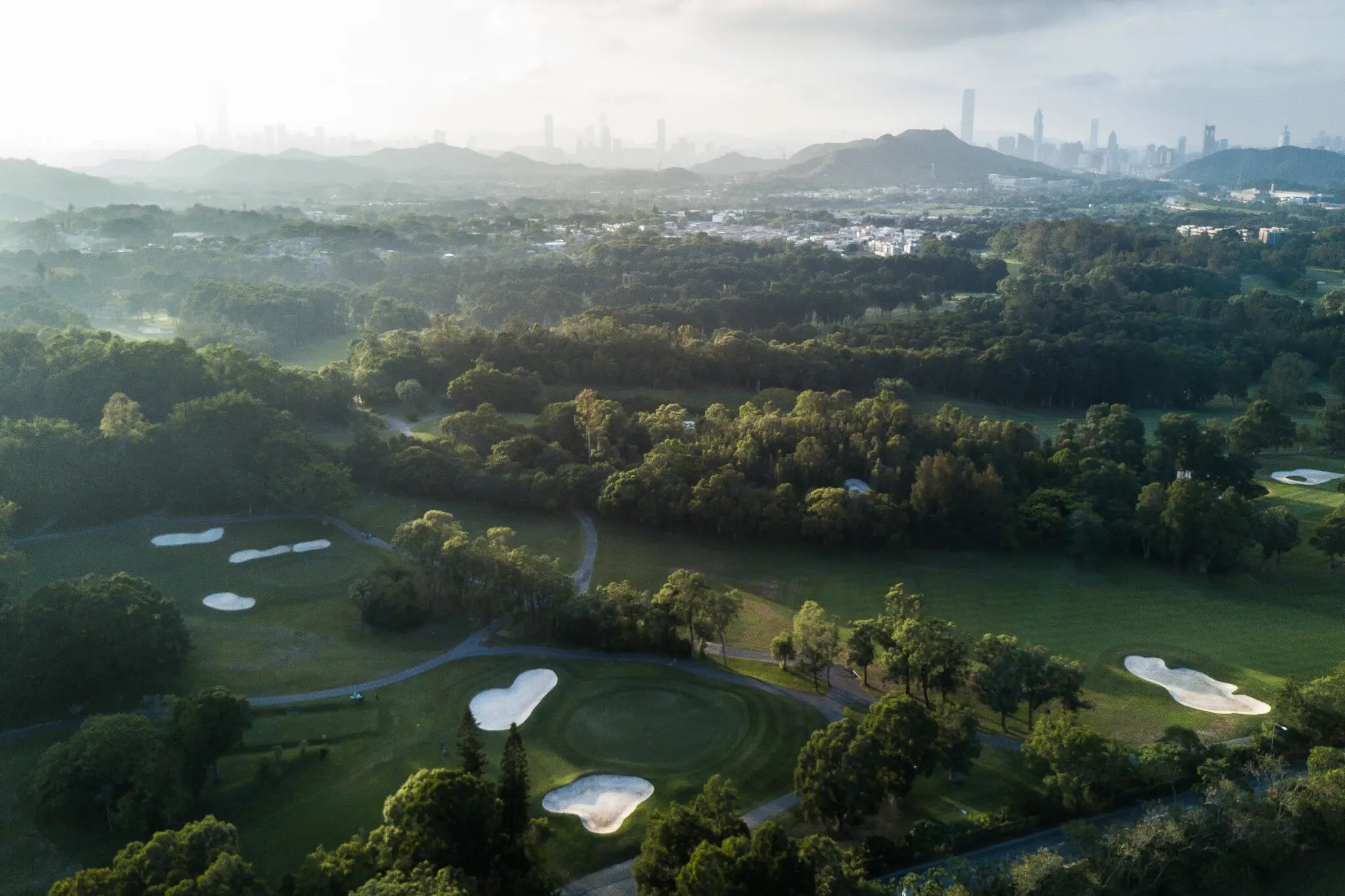 Hong Kong dau dau vi mot khu dat san golf hinh anh