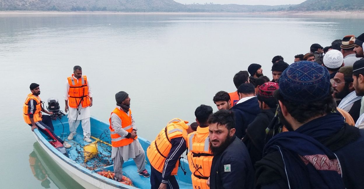 49 hoc sinh chet duoi trong chuyen tham quan o Pakistan hinh anh