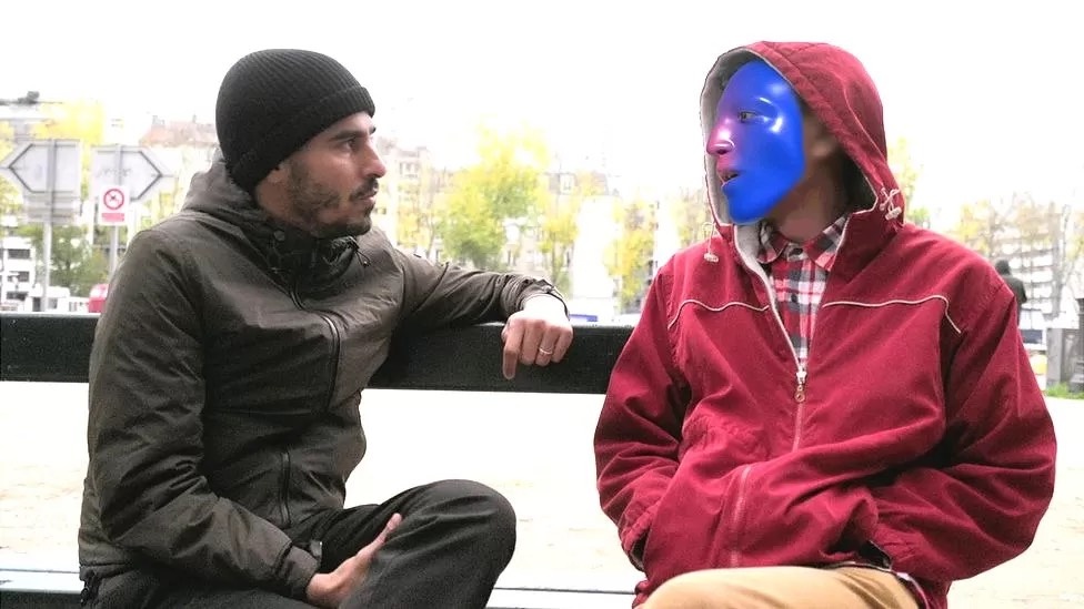 Canh sat Ai Cap giang bay ‘san lung’ nguoi dong tinh hinh anh