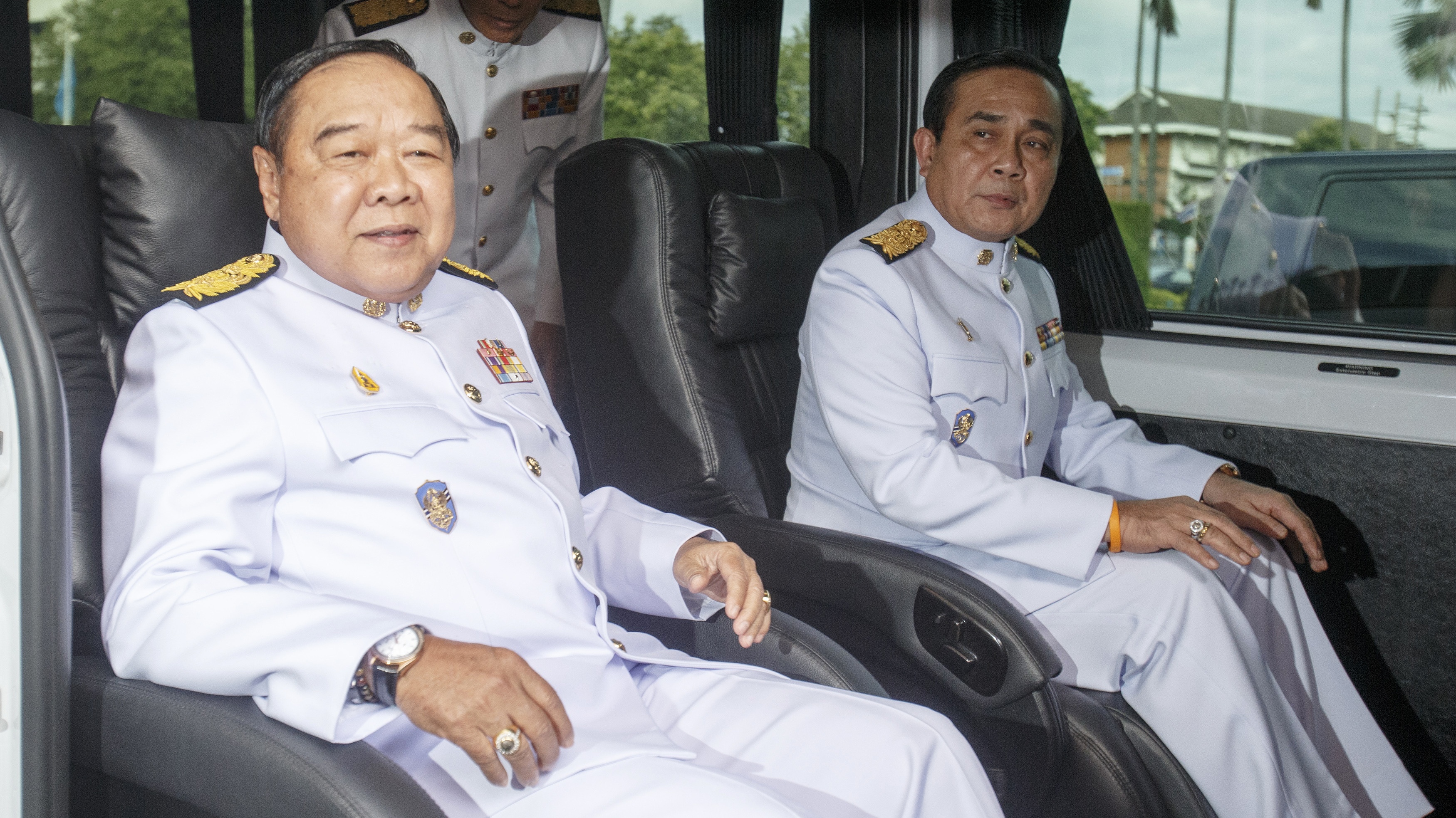 Hai tuong ran nut, quan doi Thai Lan ‘tien thoai luong nan’ hinh anh