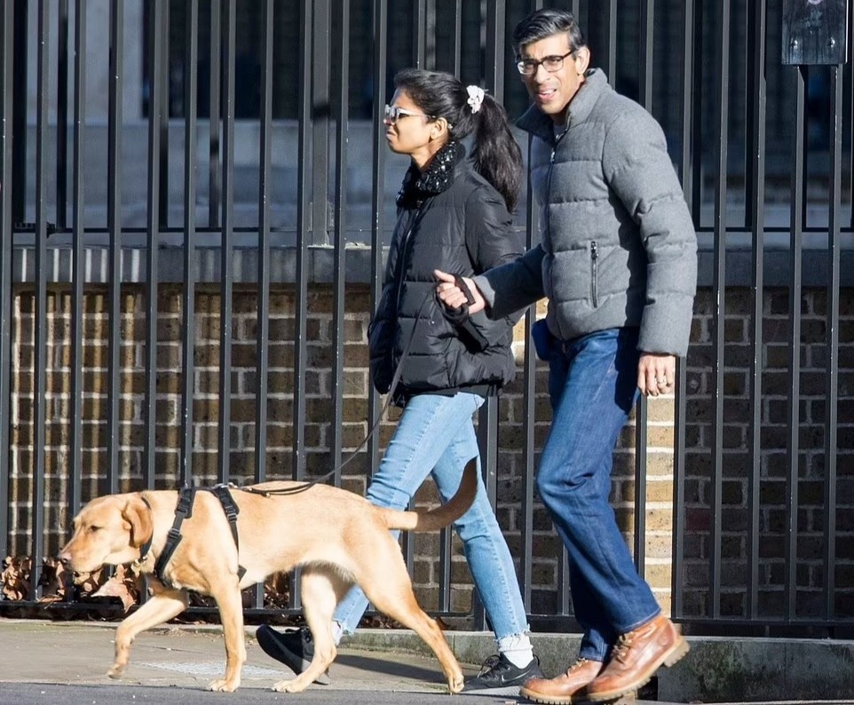 Thu tuong Anh lai gap rac roi voi canh sat hinh anh