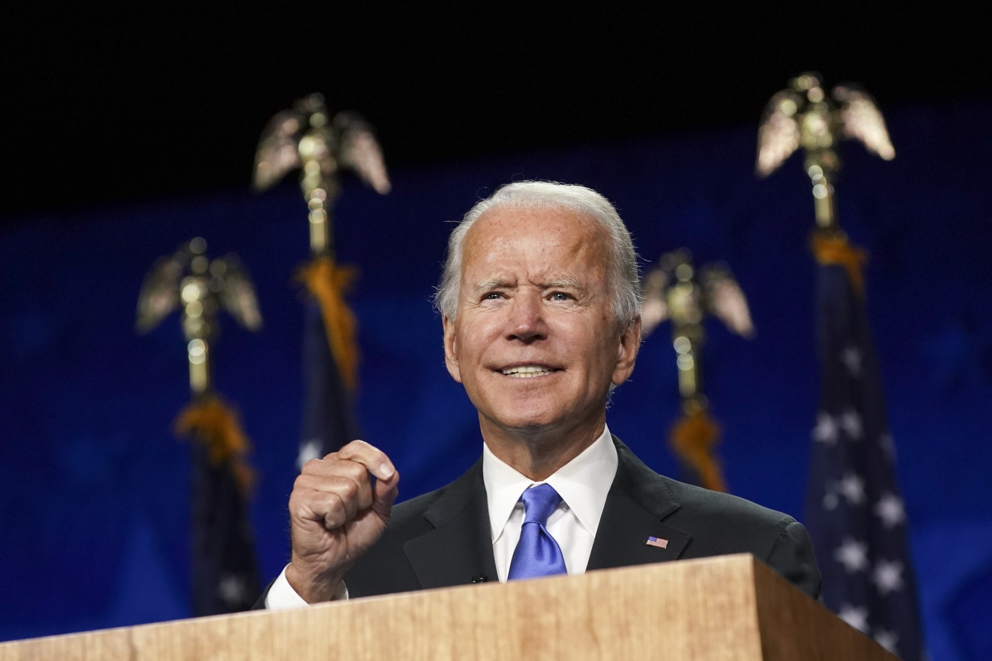 Ong Biden lan dau dung quyen phu quyet, Ha vien lat nguoc that bai hinh anh