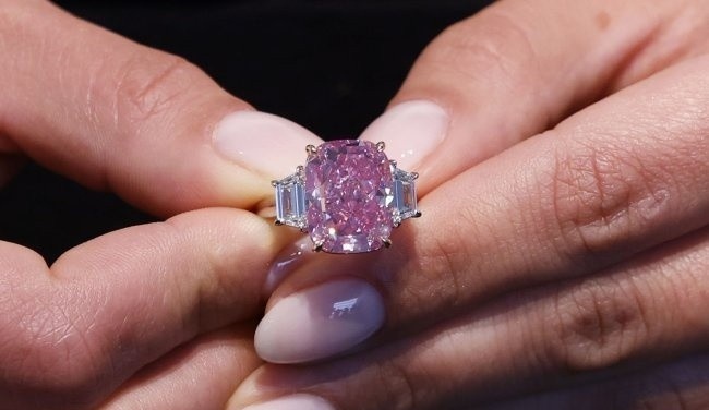 Kim cuong 'hong vinh cuu' 35 trieu USD sap duoc ban dau gia o My hinh anh