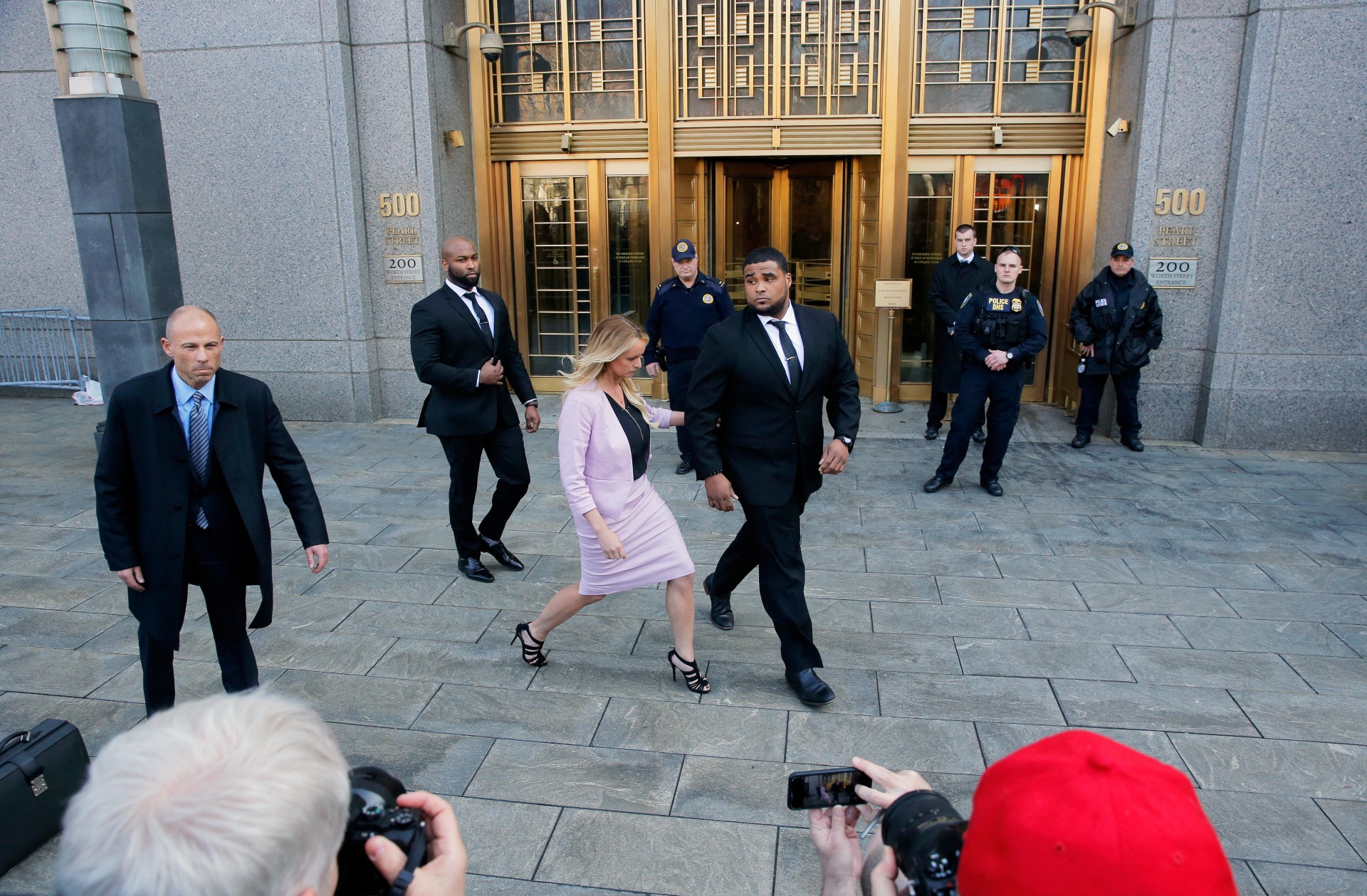 Ngoi sao phim khieu dam trong vu truy to ong Trump hinh anh