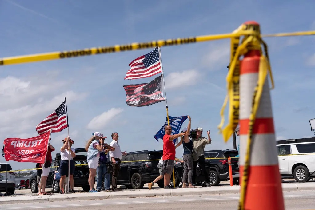 ong trump bi truy to anh 3