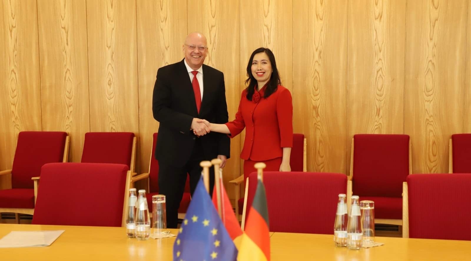 Doi thoai chien luoc cap Thu truong Bo Ngoai giao Viet Nam - Duc hinh anh