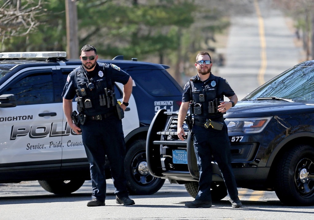 Thi tran nho bong dung bi ca the gioi nhin vao hinh anh