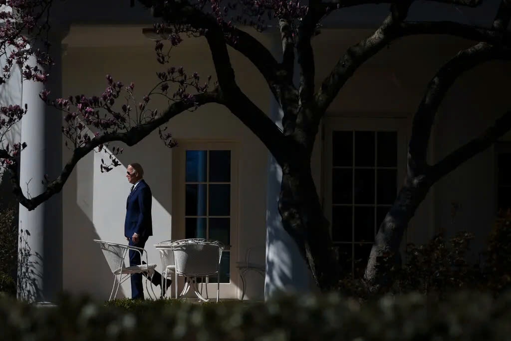 Mat vu My bat giu be trai 2 tuoi lach rao, dot nhap Nha Trang hinh anh