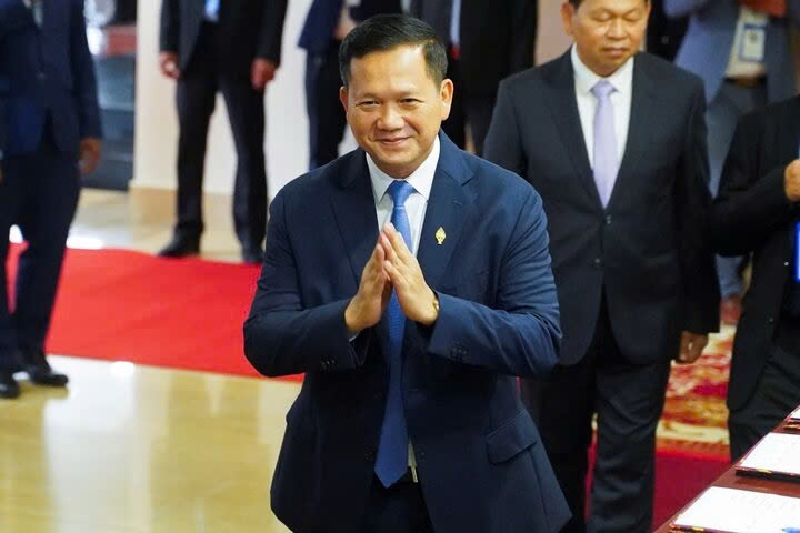 Con trai Thu tuong Hun Sen duoc thang cap tuong 4 sao hinh anh