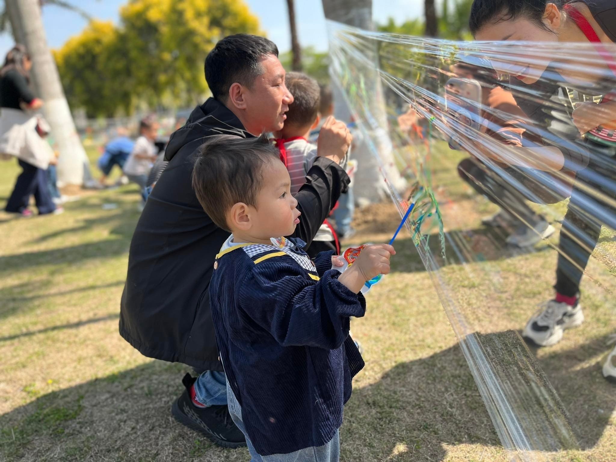 ap luc nuoi con anh 1