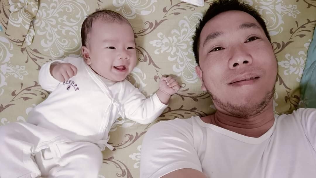 ap luc nuoi con anh 3