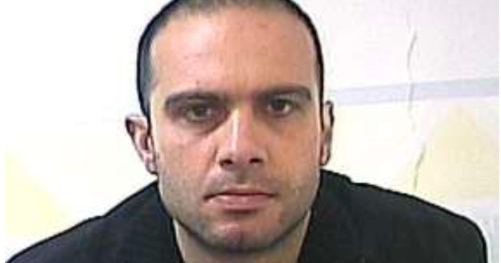 Bat giu trum mafia khet tieng Italy sau gan 5 nam lan tron hinh anh