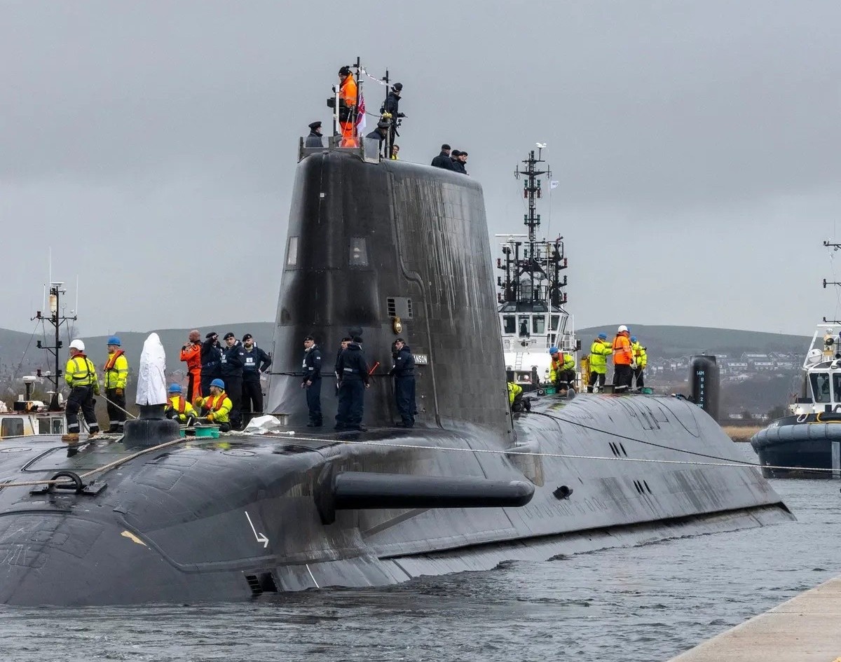 Hai quan Anh dieu tra nghi an tai lieu mat bi bo o quan pub hinh anh