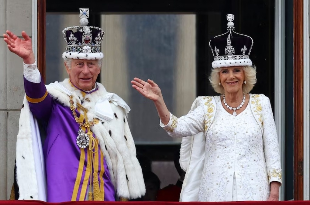 Lanh dao the gioi chuc mung Vua Charles III va hoang hau hinh anh