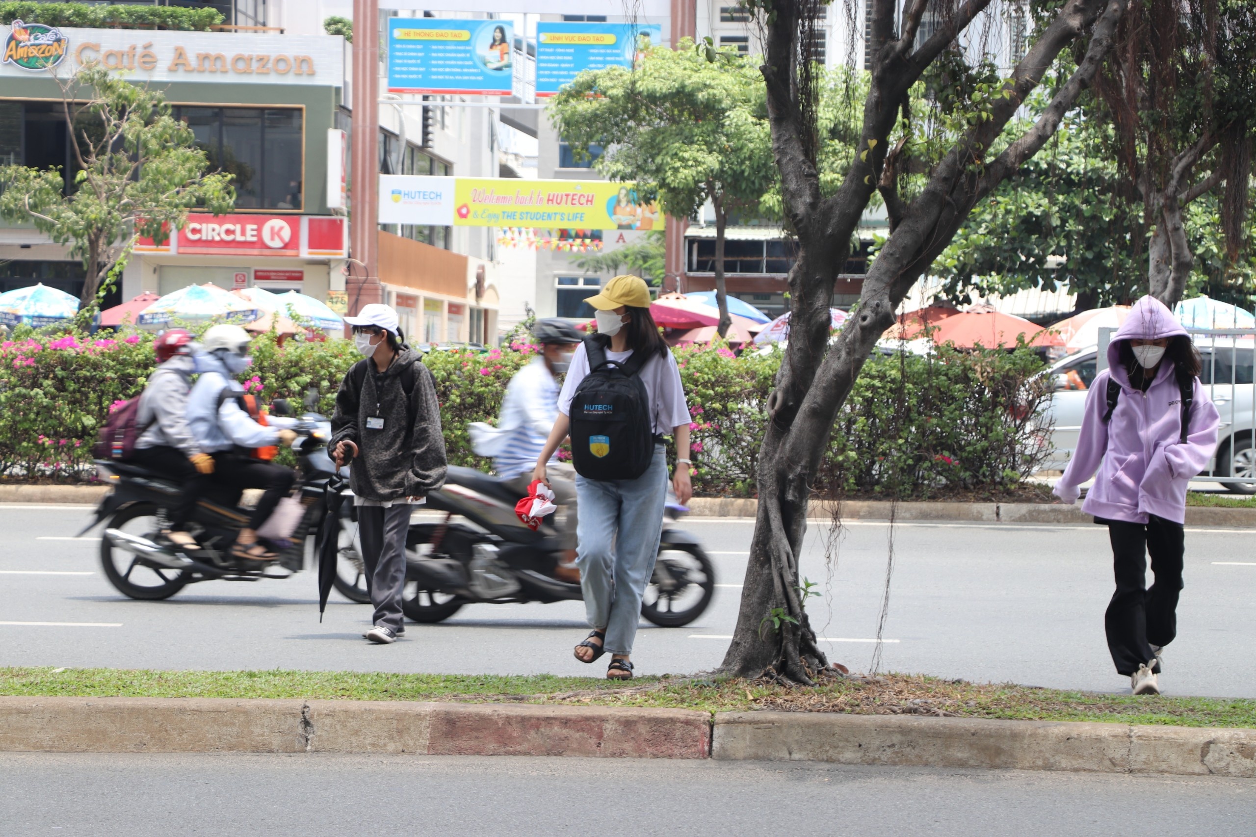 nguoi di cau vuot bo hanh anh 2