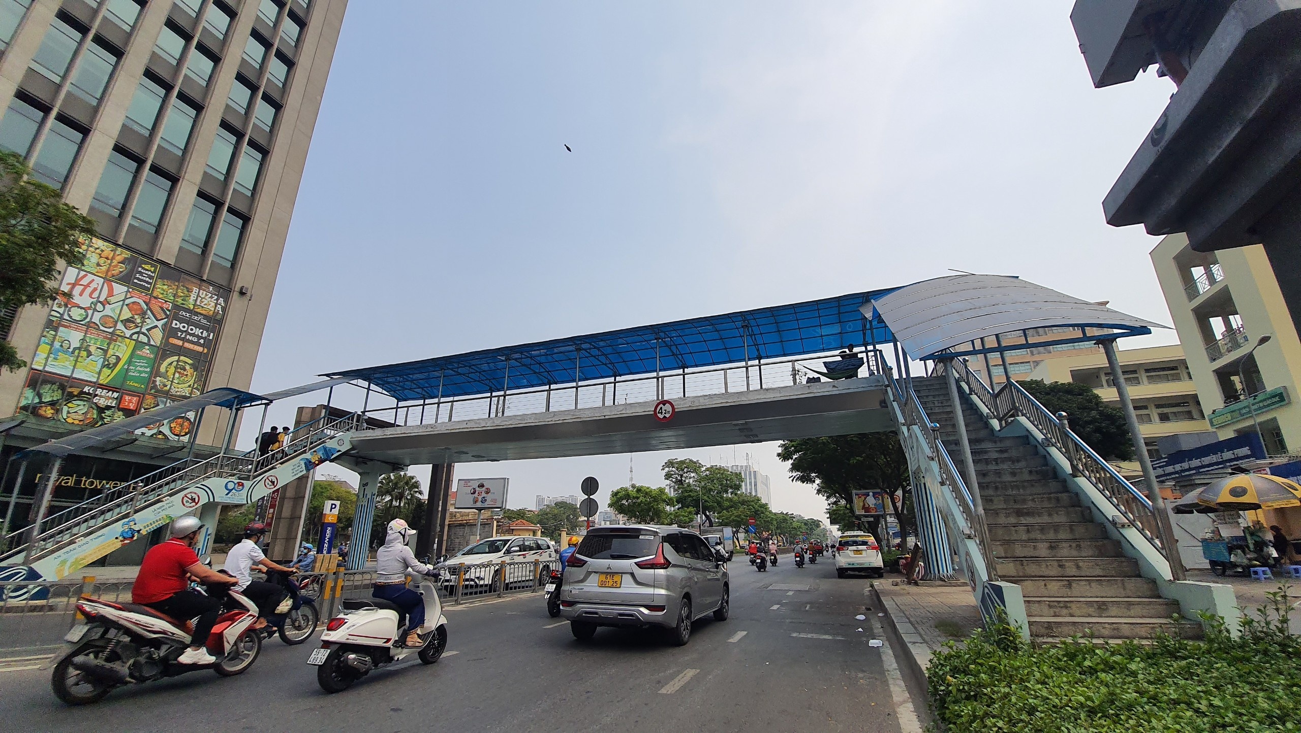 Vi sao toi khong dung cau vuot di bo? hinh anh