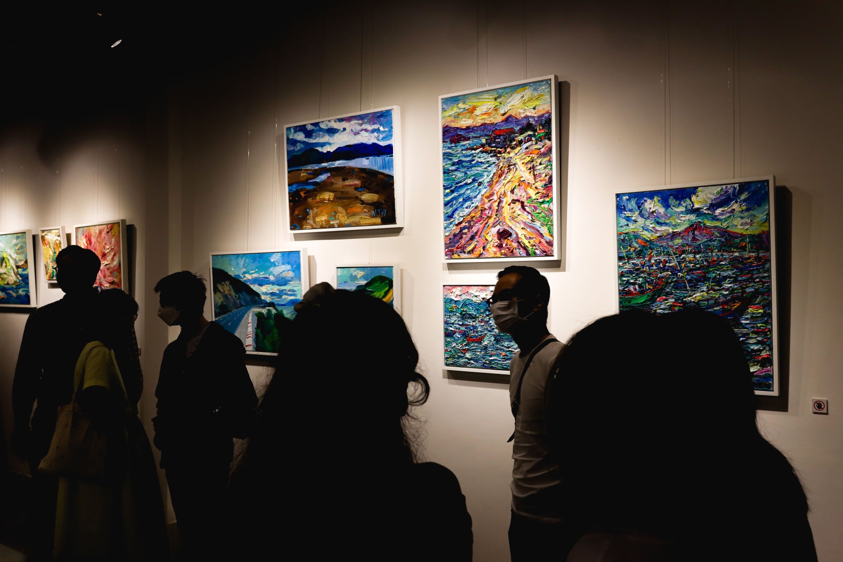 Ba su kien phim anh, hoi hoa de ban den ngay hom nay o TP.HCM hinh anh