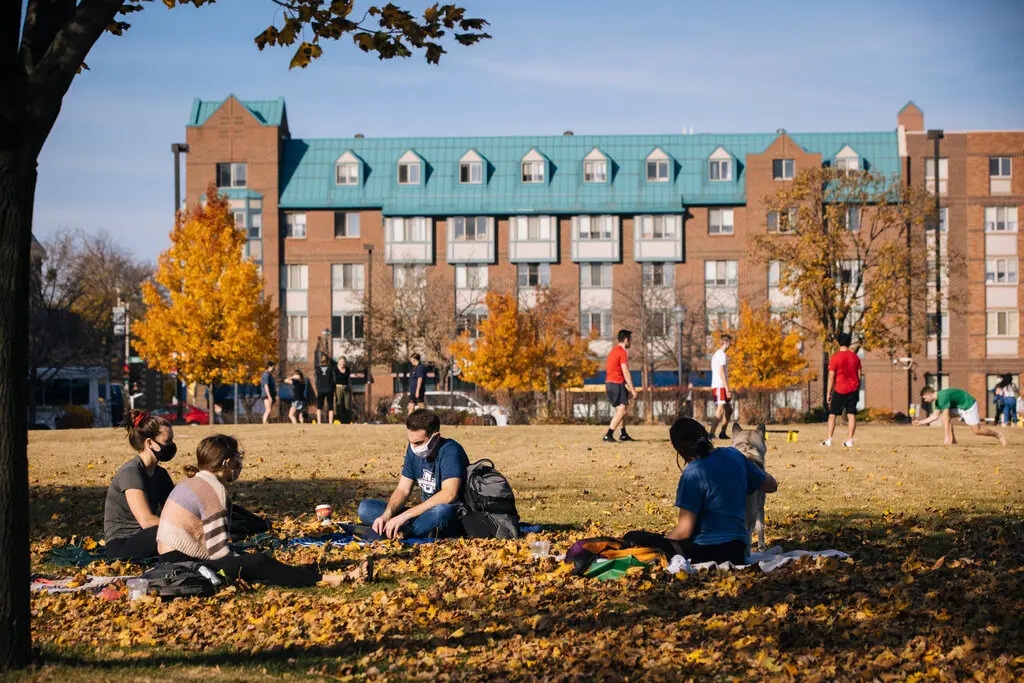 Hang chuc trieu nguoi My nhe bot 'nui no' thoi sinh vien hinh anh