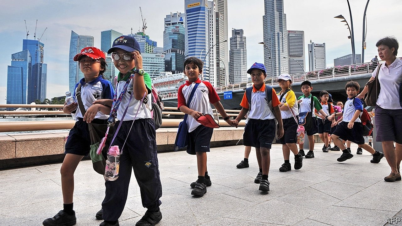 Nam sinh o Singapore bi ky luat sau khi doa giet nhan vien truong hinh anh