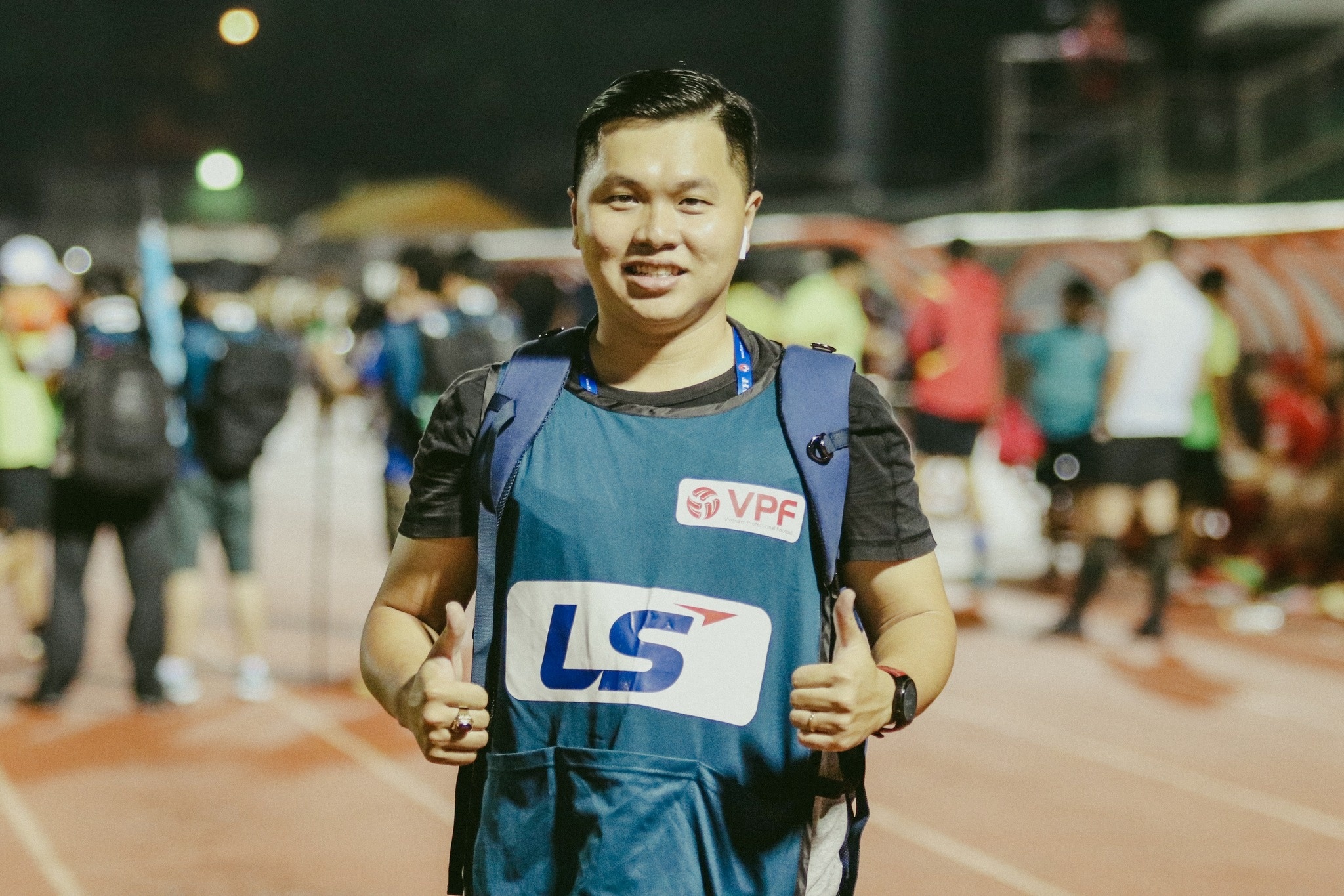 binh luan vien bong da anh 4