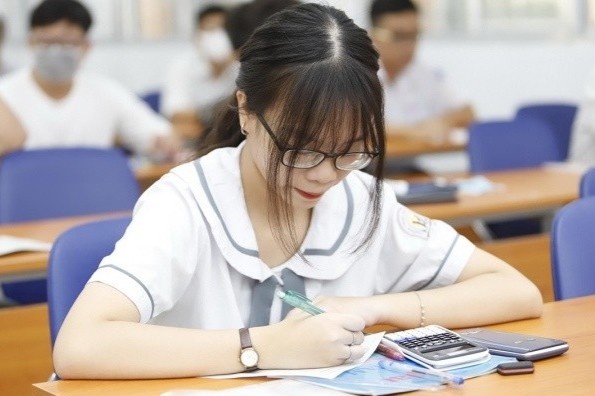 Cac truong top dau Ha Noi, TP.HCM cong nhan cheo ket qua thi DGNL hinh anh