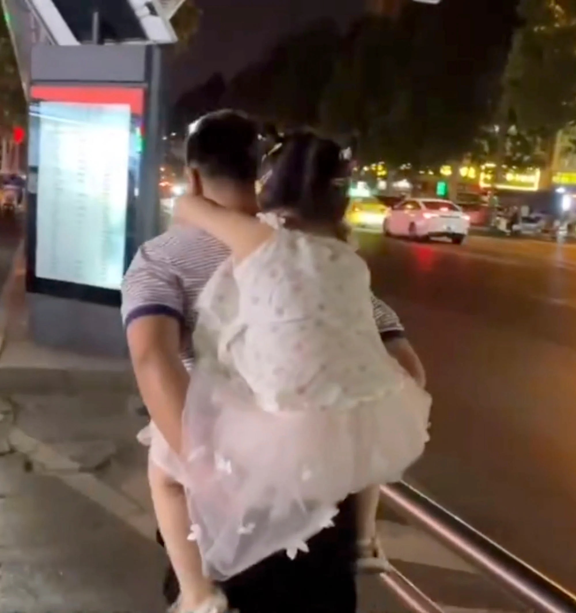 be khoc vi giong bo anh 1