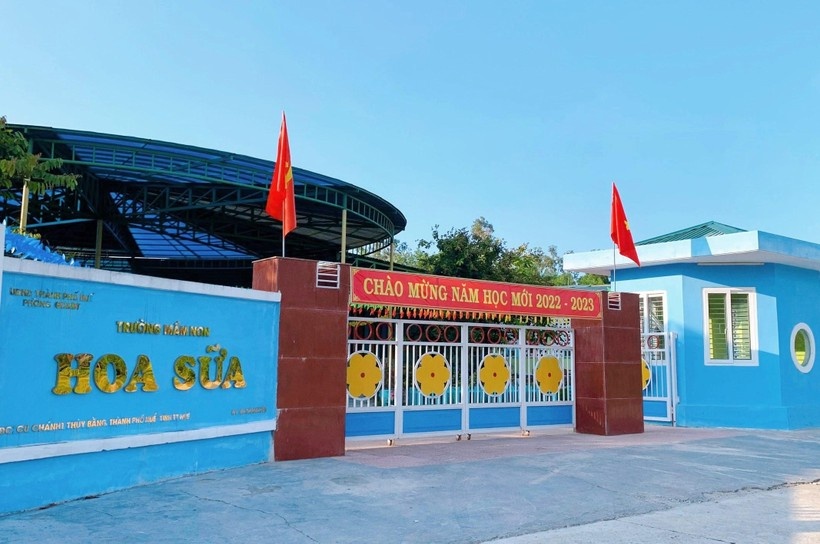 Buoc thoi viec, xem xet ky luat voi 3 nu giao vien dung bang gia hinh anh