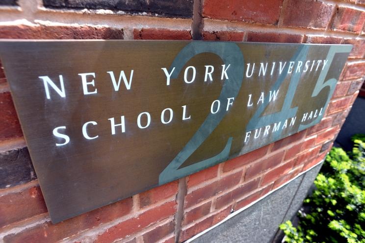 Sinh vien My dau tranh de dua con moi sinh cung den truong hinh anh