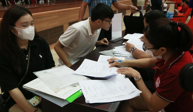 Giam nguon tuyen sinh nhom nganh Suc khoe hinh anh