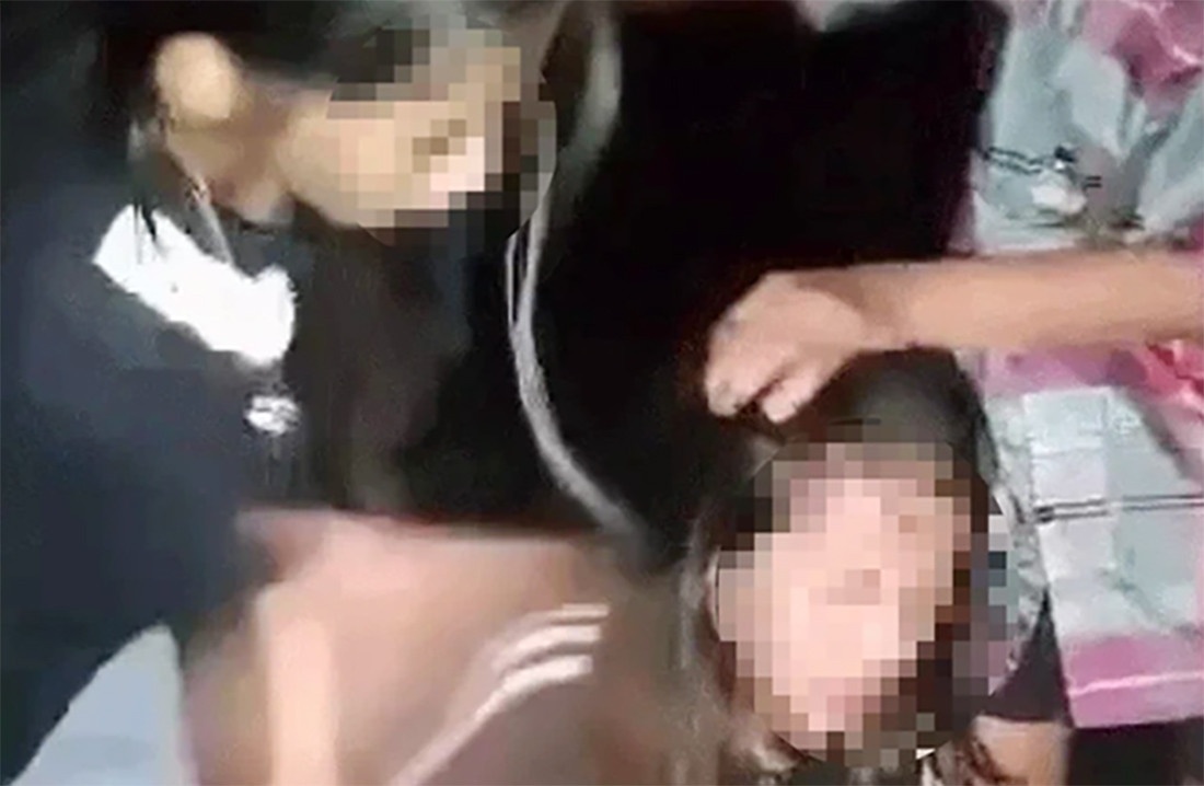 Cai nhau tren mang xa hoi, nu sinh lop 7 bi danh bam dap hinh anh