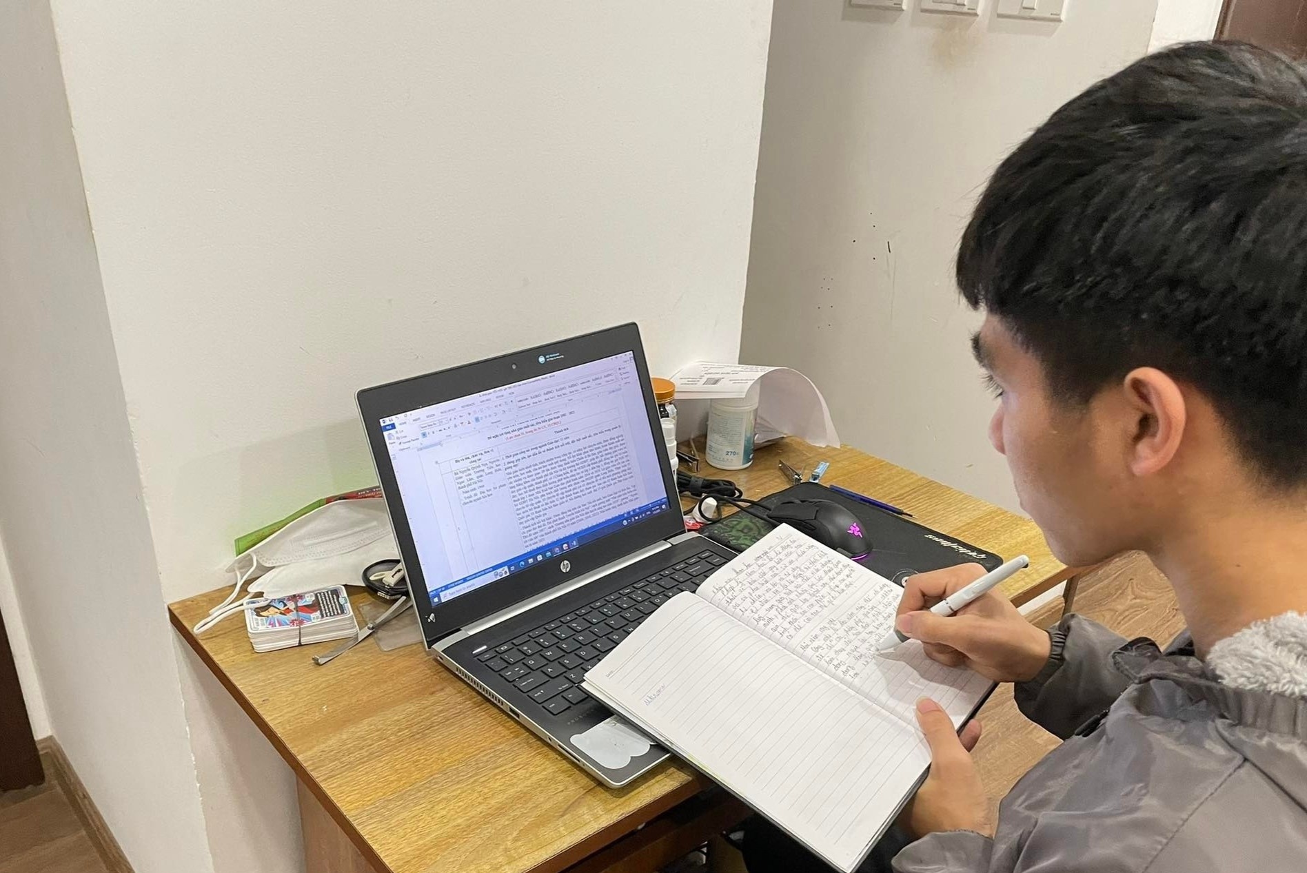 Phu huynh ‘khoc rong’ khi muon chuyen truong cho con lop 10 hinh anh