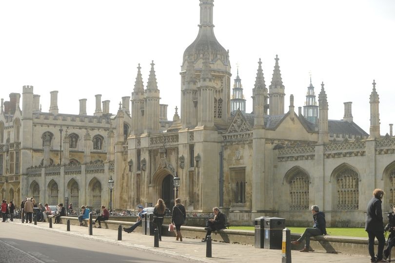 Oxford, Cambridge bi cho la thien vi truong cong, phan biet truong tu hinh anh