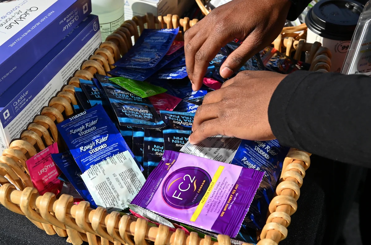 Nam gioi it su dung bao cao su hon trong khi benh tinh duc gia tang hinh anh