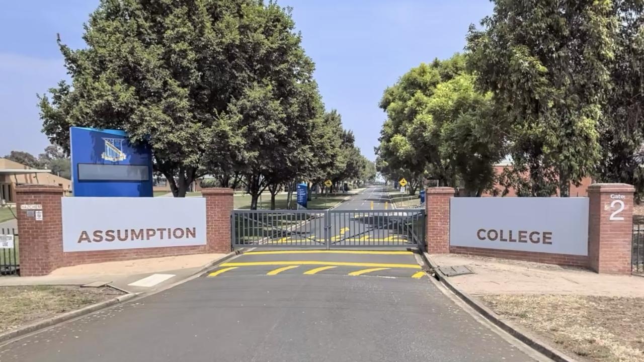 Bi duoi hoc vi danh hoi dong ban cung lop o Australia hinh anh