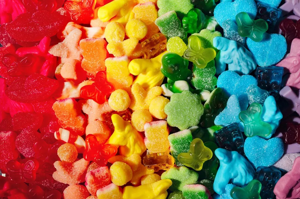 Hoc sinh nhap vien vi an keo deo co chua can sa hinh anh