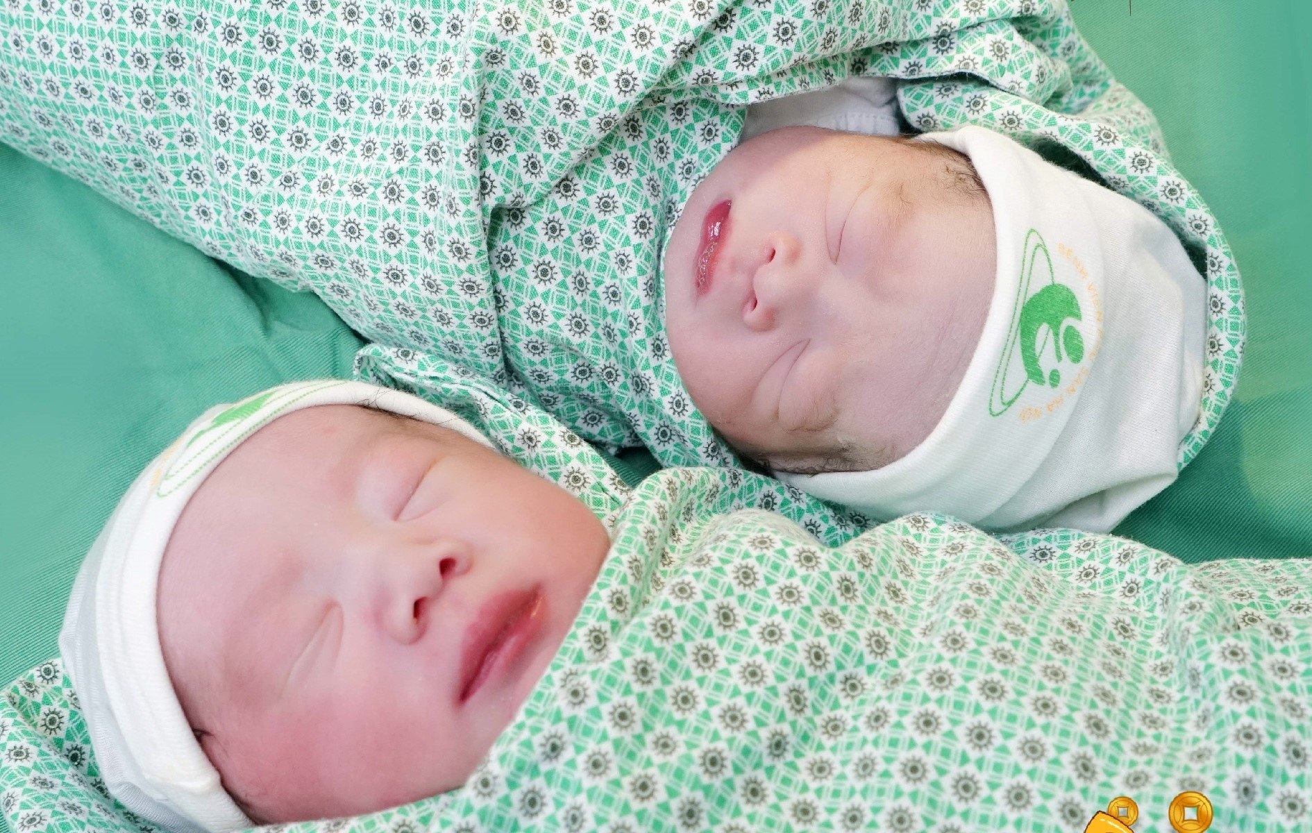 em be dau tien anh 2