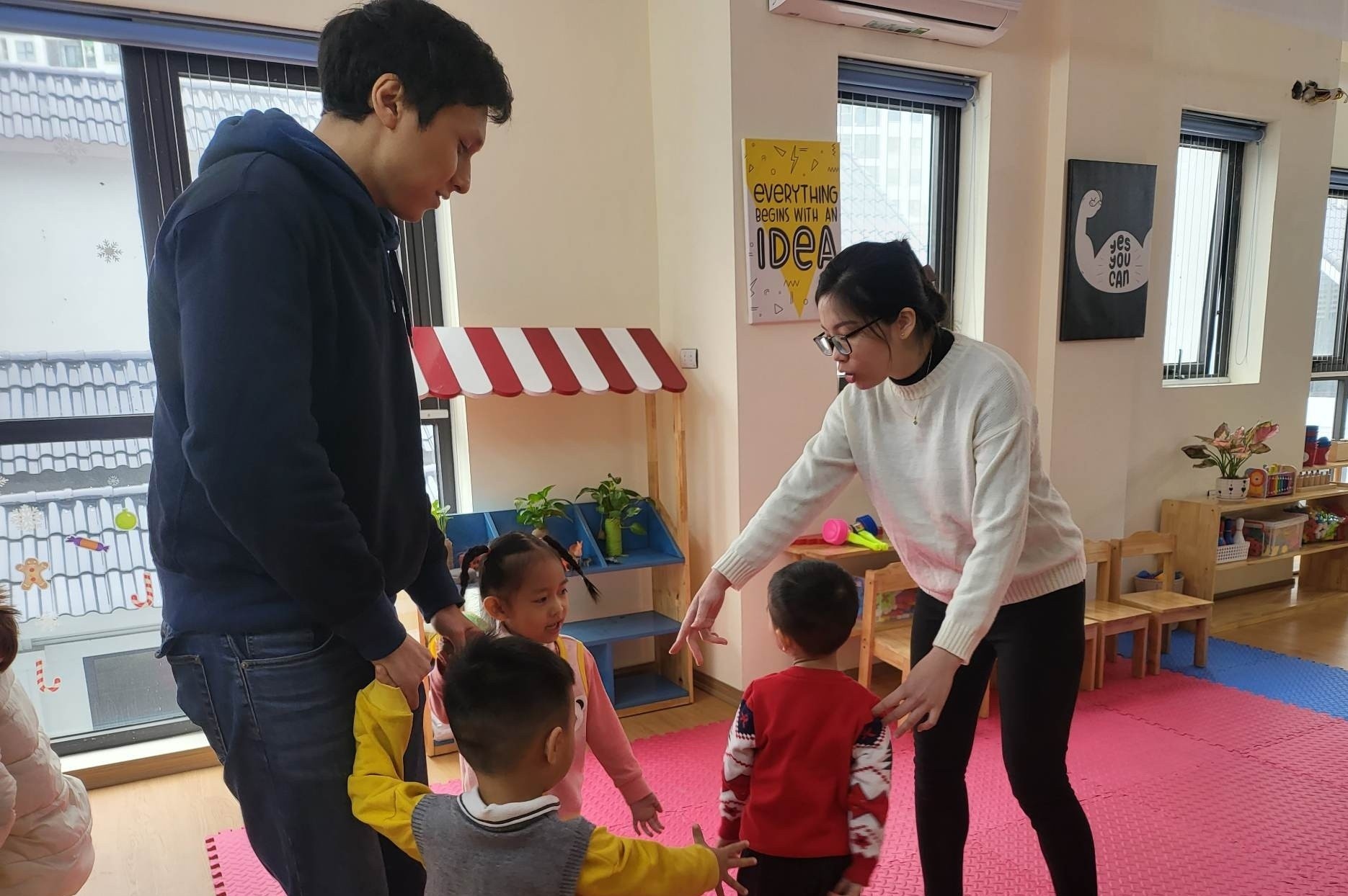 Ha Noi: Co lop chi 3 hoc sinh, truong linh dong cho hoc sinh nghi bu hinh anh