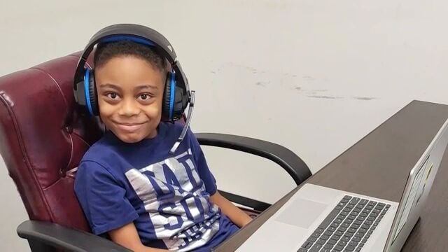 Tot nghiep trung hoc khi moi 9 tuoi hinh anh