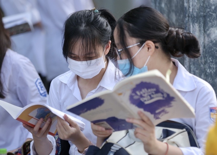 Tuyen sinh lop 10 nam 2023, vi sao nhieu dia phuong bo mon thi thu 4? hinh anh