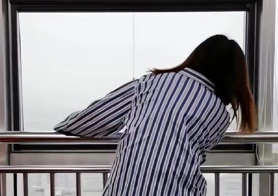 Ba lan thi truot thac si, co gai tram cam phai vao vien tam than hinh anh