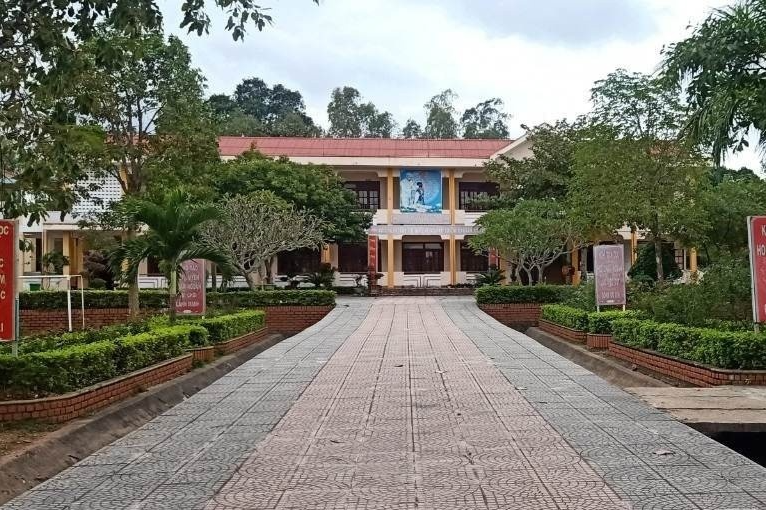 Vi pham nhieu khuyet diem, hieu truong, hieu pho mot truong bi ky luat hinh anh