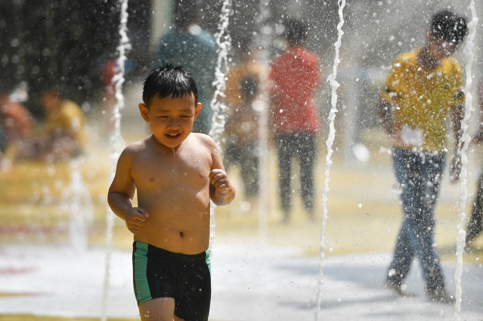 tre nho mac Covid-19 anh 1