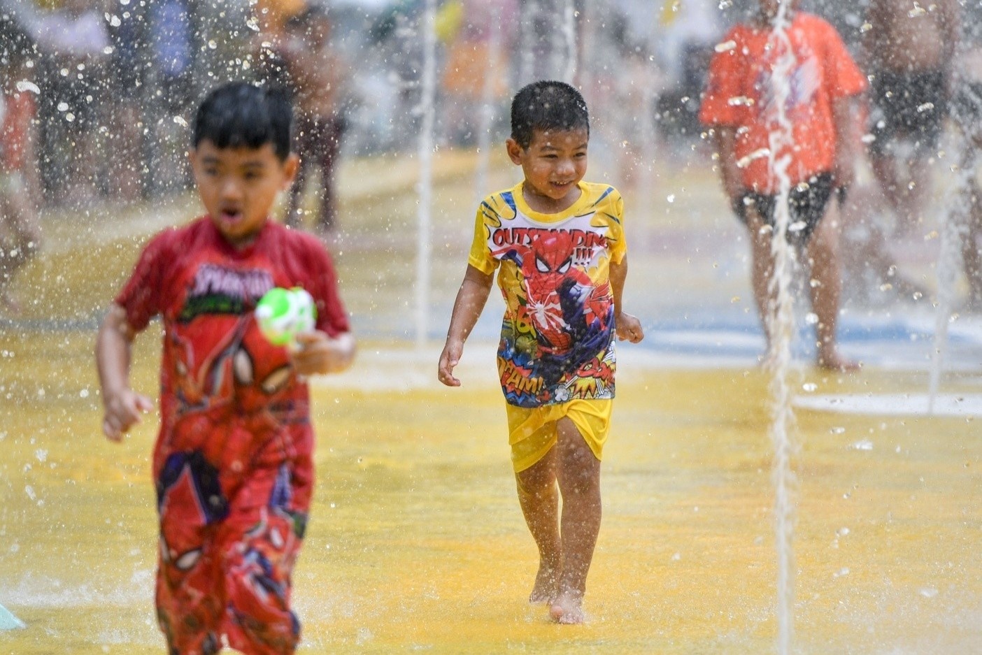 Cha me can lam gi de tang cuong suc khoe cho tre sau ky nghi dai? hinh anh