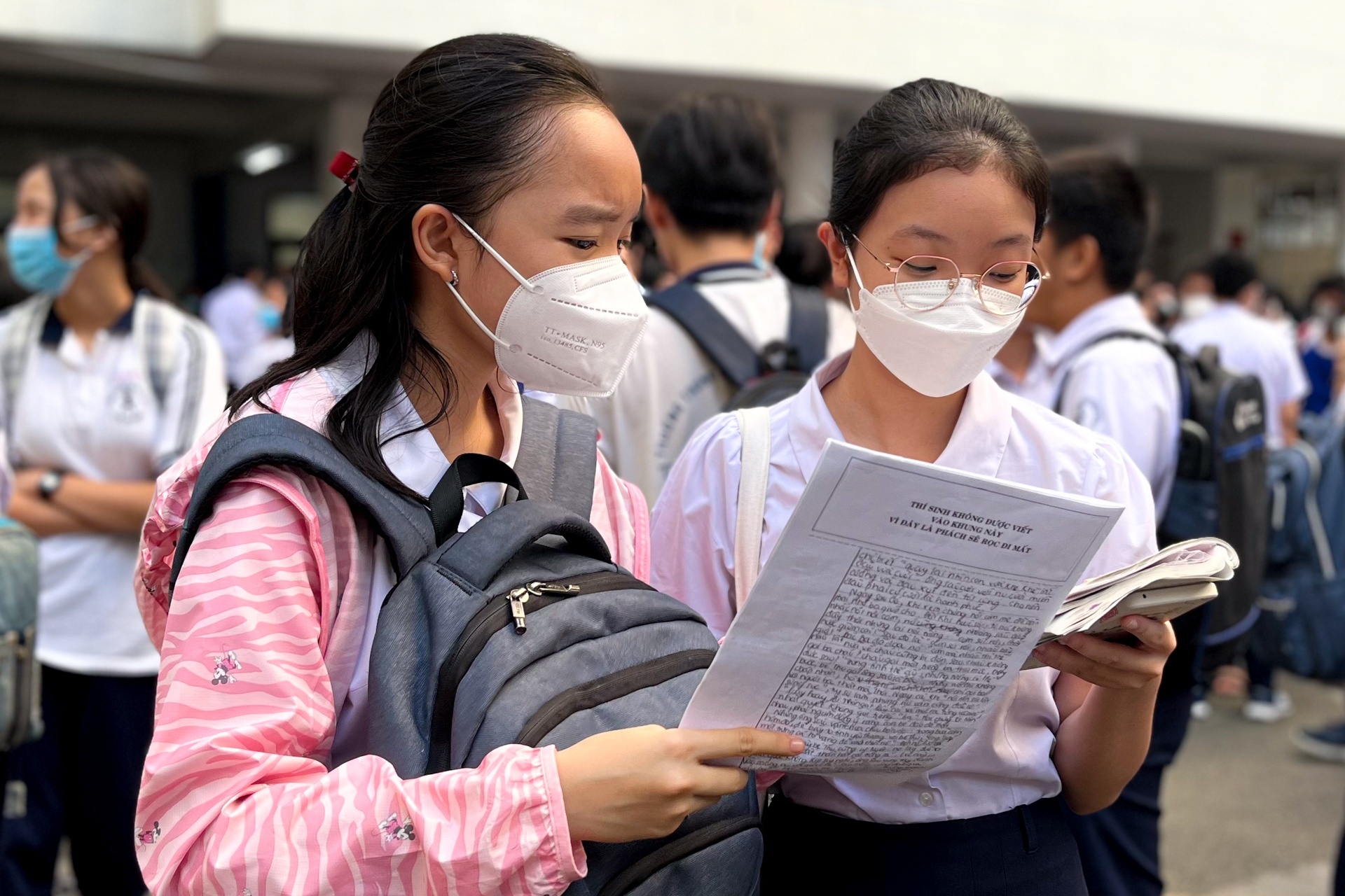 De Van 'De suy nghi cat len thanh loi' cua ky thi vao lop 10 o TP.HCM hinh anh