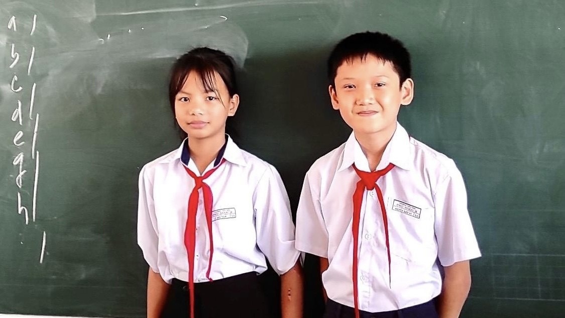 Hoc sinh lop 5 tra lai gan 100 trieu dong nhat duoc hinh anh