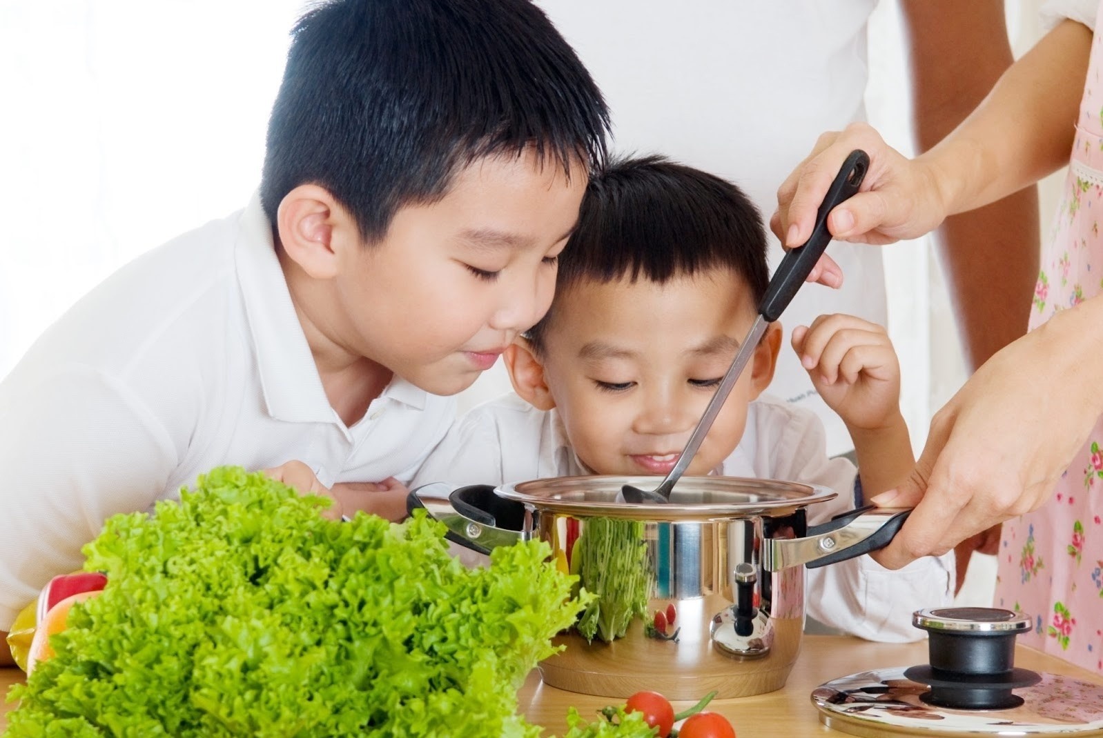 Nhung dieu be can de tranh nguy co mac Covid-19 hinh anh