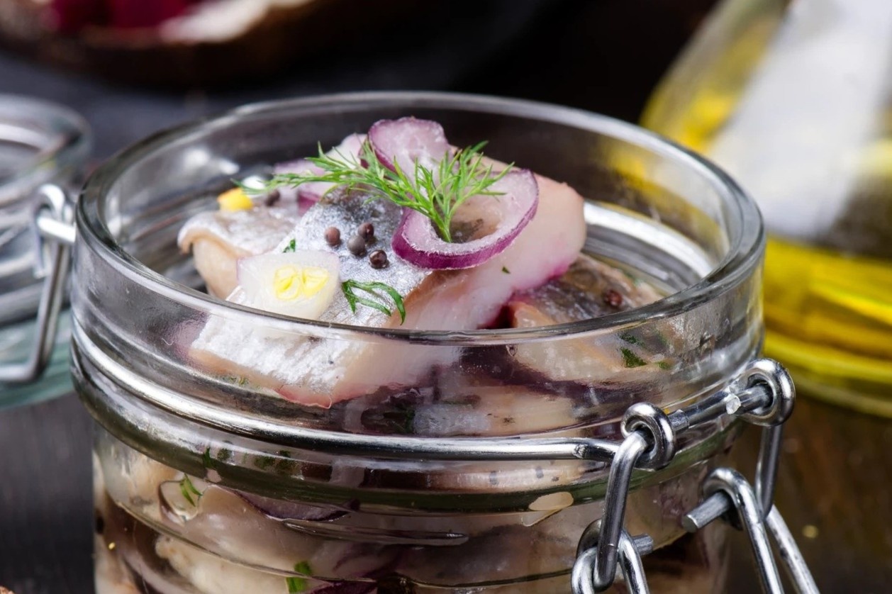 Sai lam trong che bien khien mon an de sinh chat cuc doc hinh anh